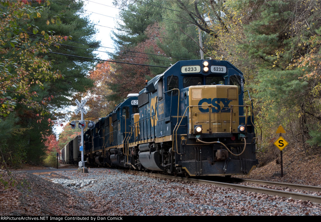 CSXT 6233 Leads L007 at Harvey St. 